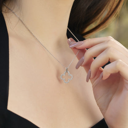 [Elitejewels]Four-Leaf Clover Hollow Design Exquisite Necklace