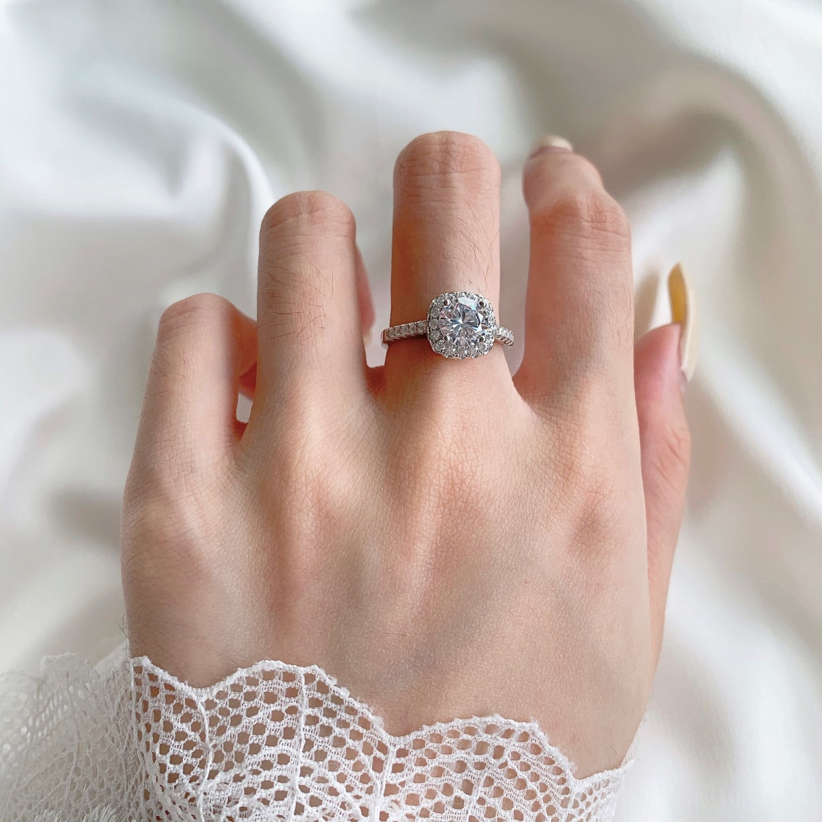 [Elitejewels] まばゆいばかりの輝きのラウンドカット結婚指輪