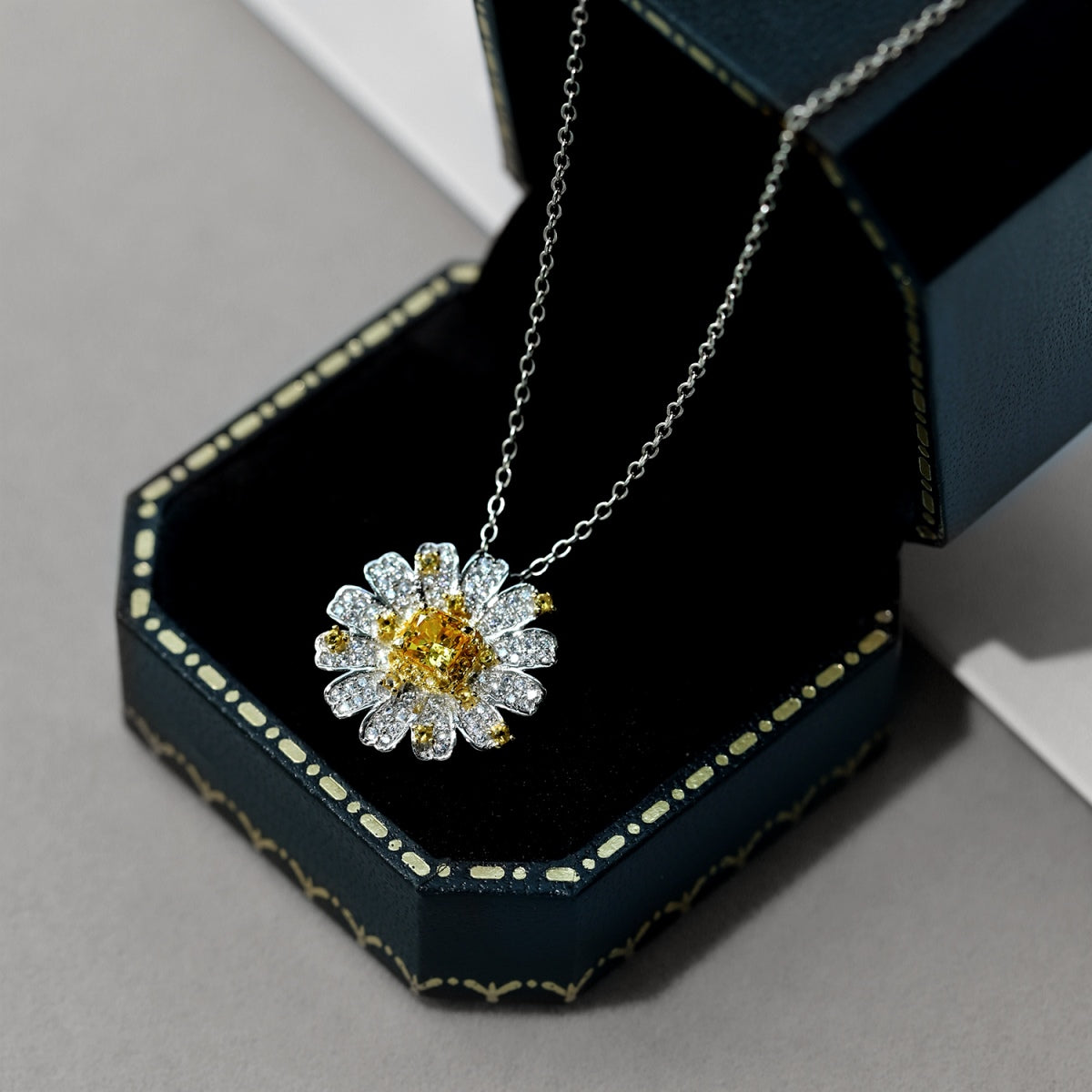 [Elitejewels]Exquisite Daisy Necklace