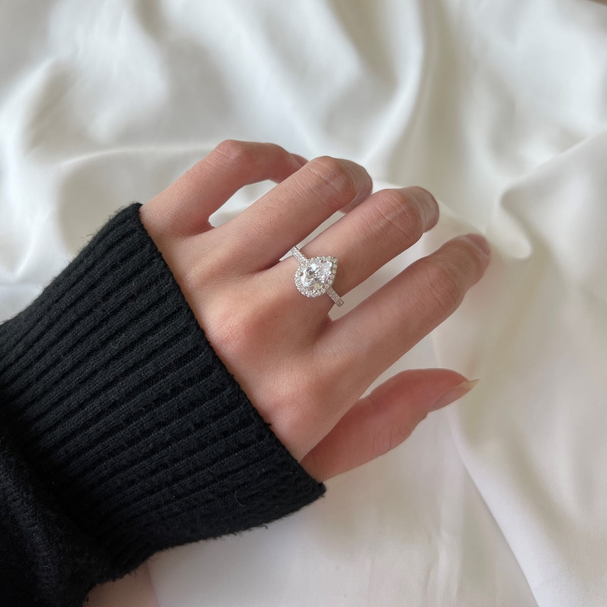 [Elitejewels]1.0カラットの豪華な輝くウォータードロップ型結婚指輪