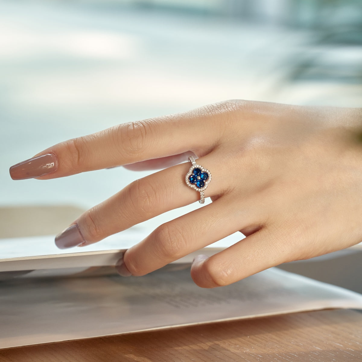 [Elitejewels]Four Leaf Clover Flower Design Ring