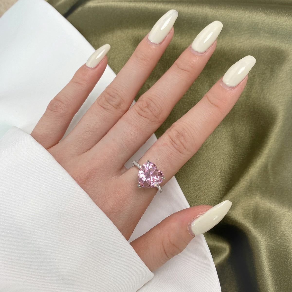 [Elitejewels]6.0カラットの贅沢で輝くロマンチックなハートカットの恋人リング