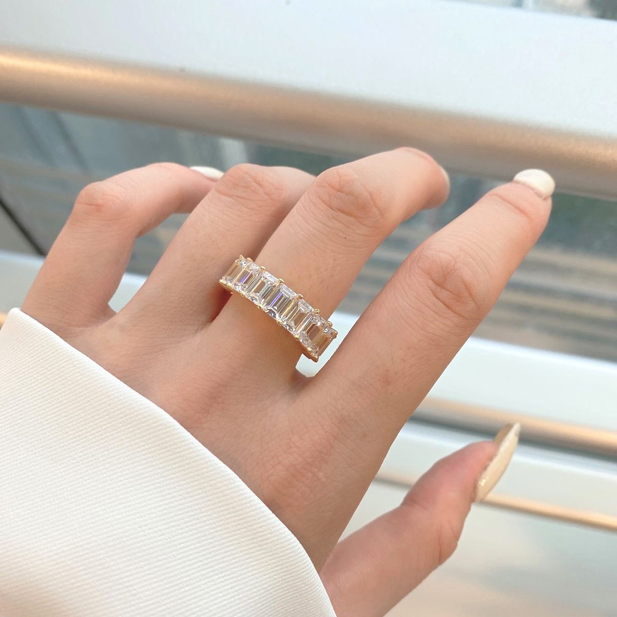 [Elitejewels]Eleganter Tennisring im Smaragdschliff, 0,75 Karat