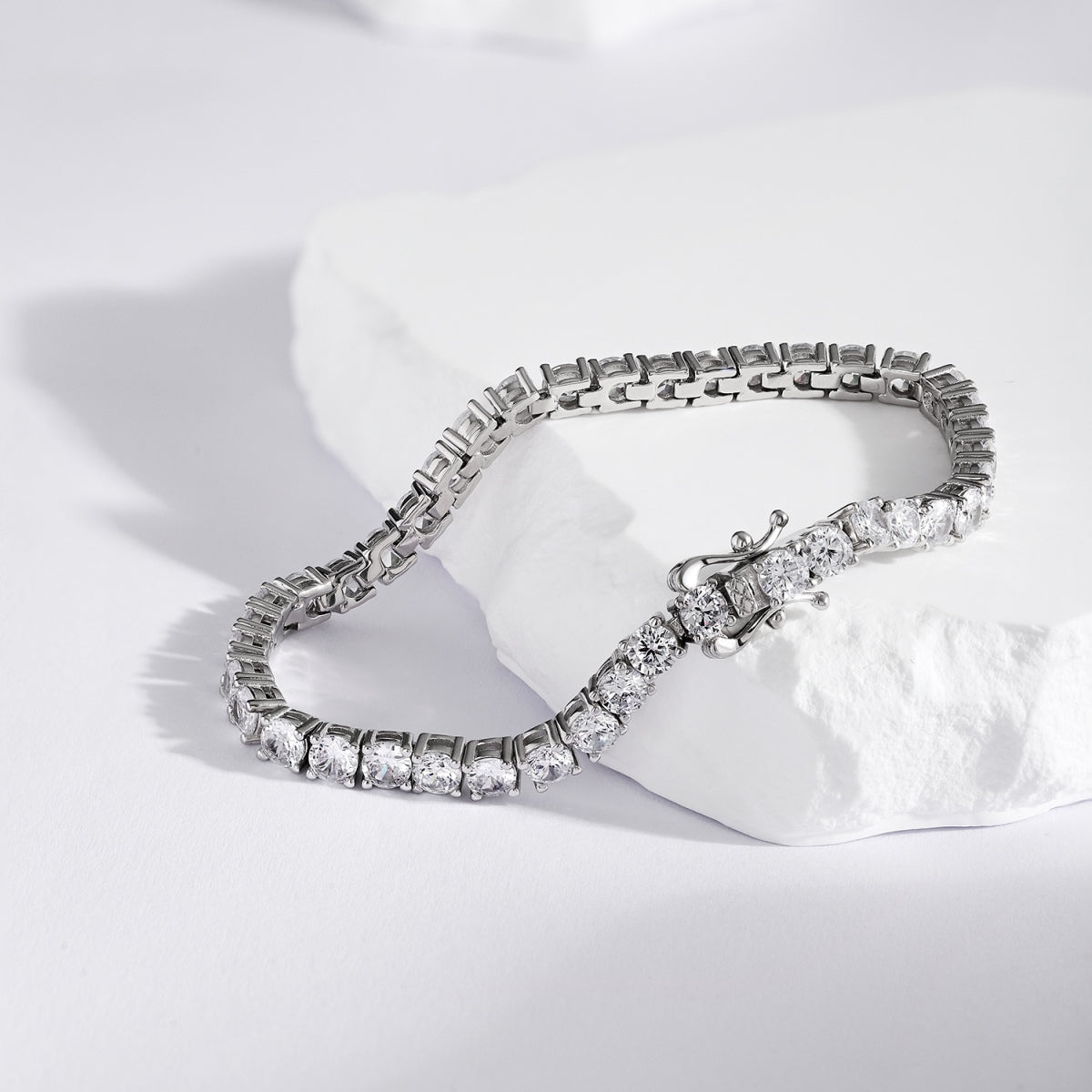 [Elitejewels]Luxurious Ornate Round Cut Tennis Bracelet