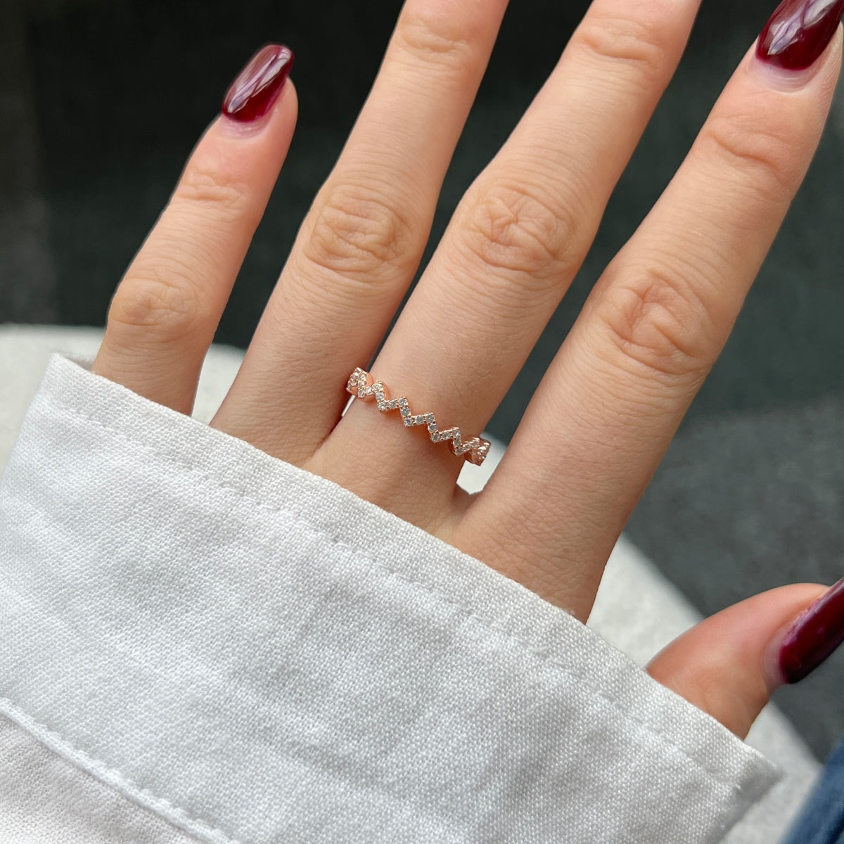 [Elitejewels]Delicate Enchanting Wave Shape Daily Ring