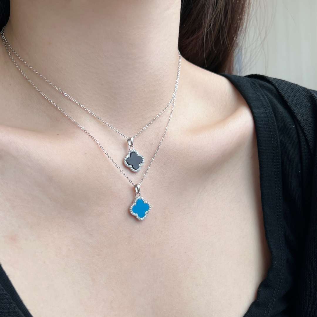 [Elitejewels]Dainty Flower Shape Necklace