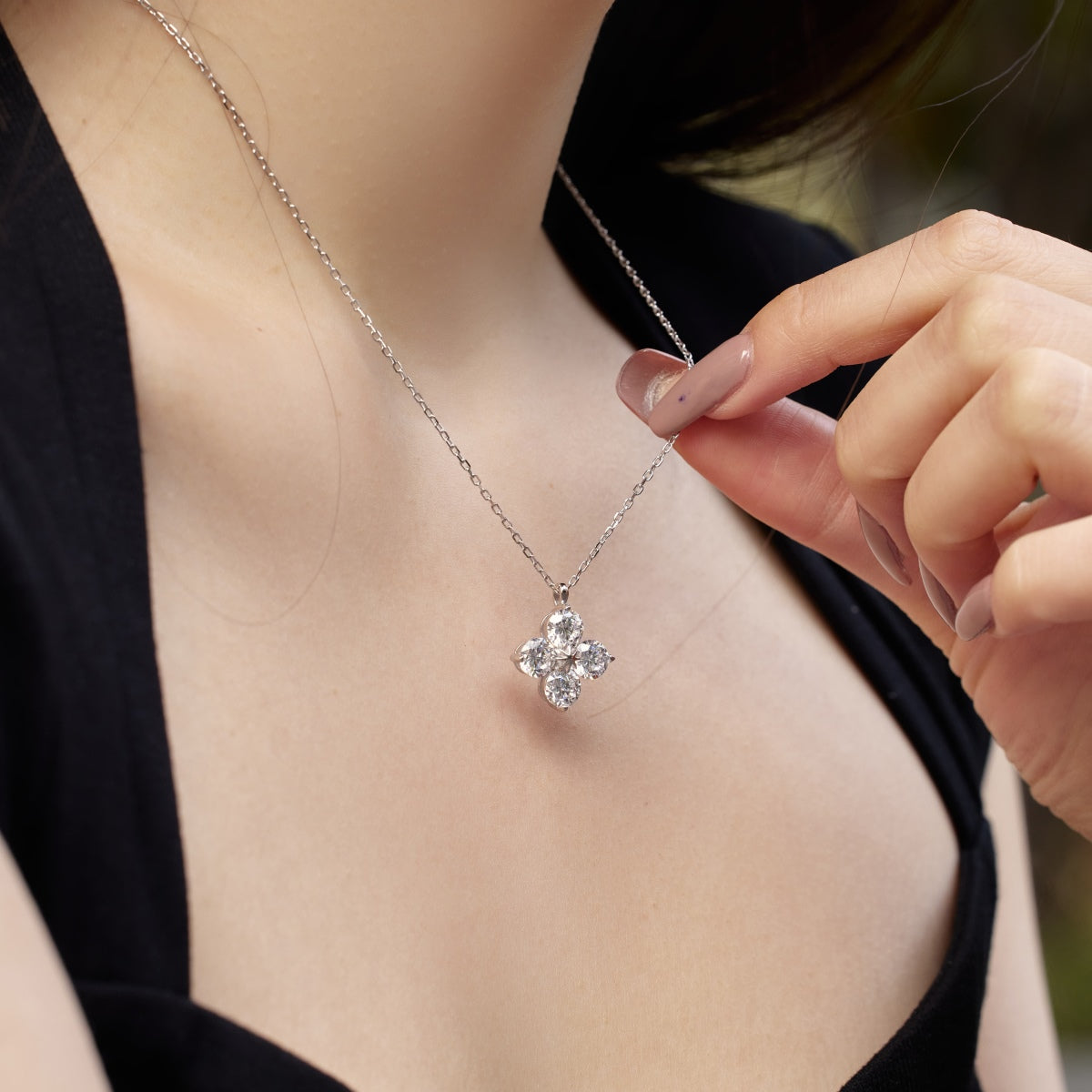 [Elitejewels]Four-Leaf Clover And Eight-Pointed Star Necklace