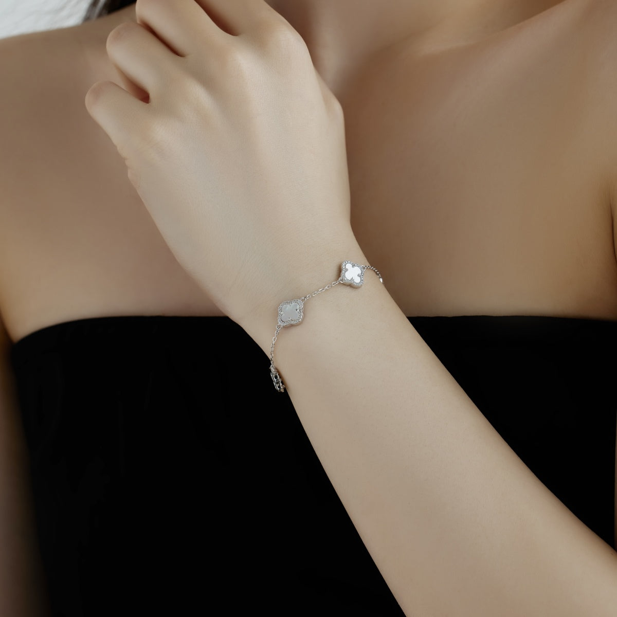 [Elitejewels]Exquisites Armband mit vierblättrigem Kleeblatt