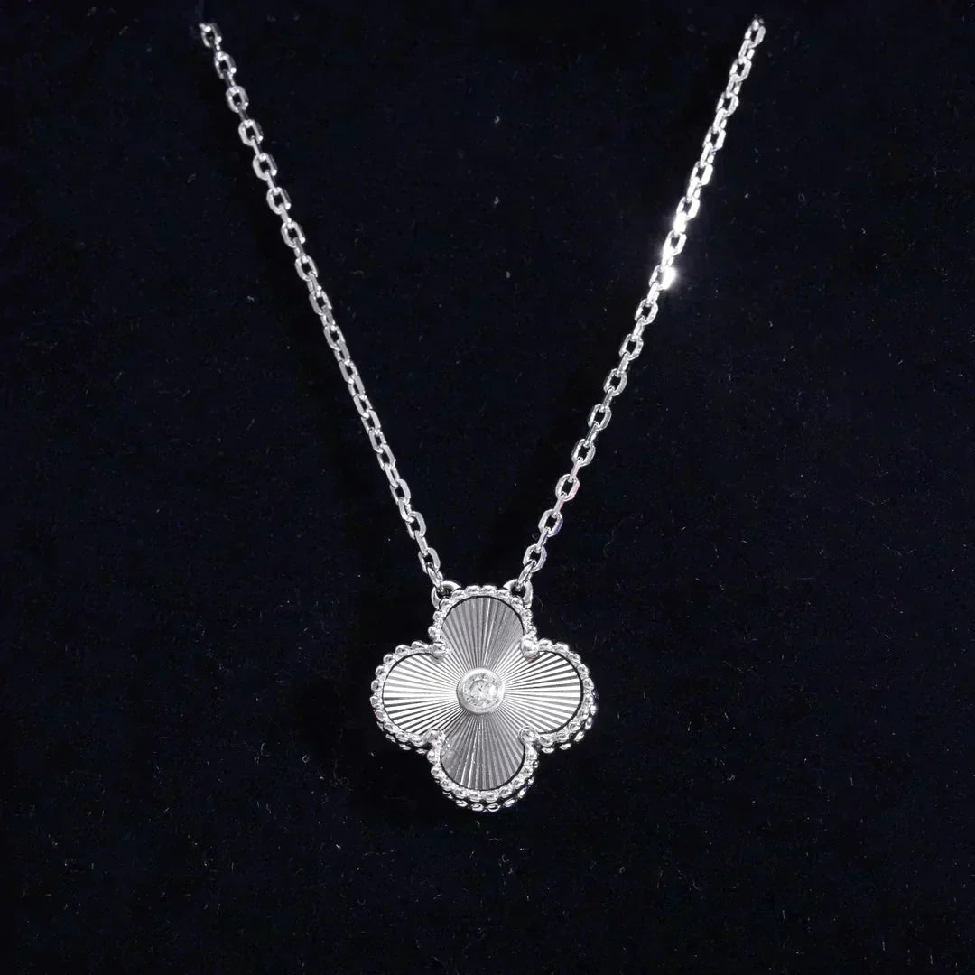 [Elitejewels]CLOVER  15MM DIAMOND LASER NECKLACE SILVER