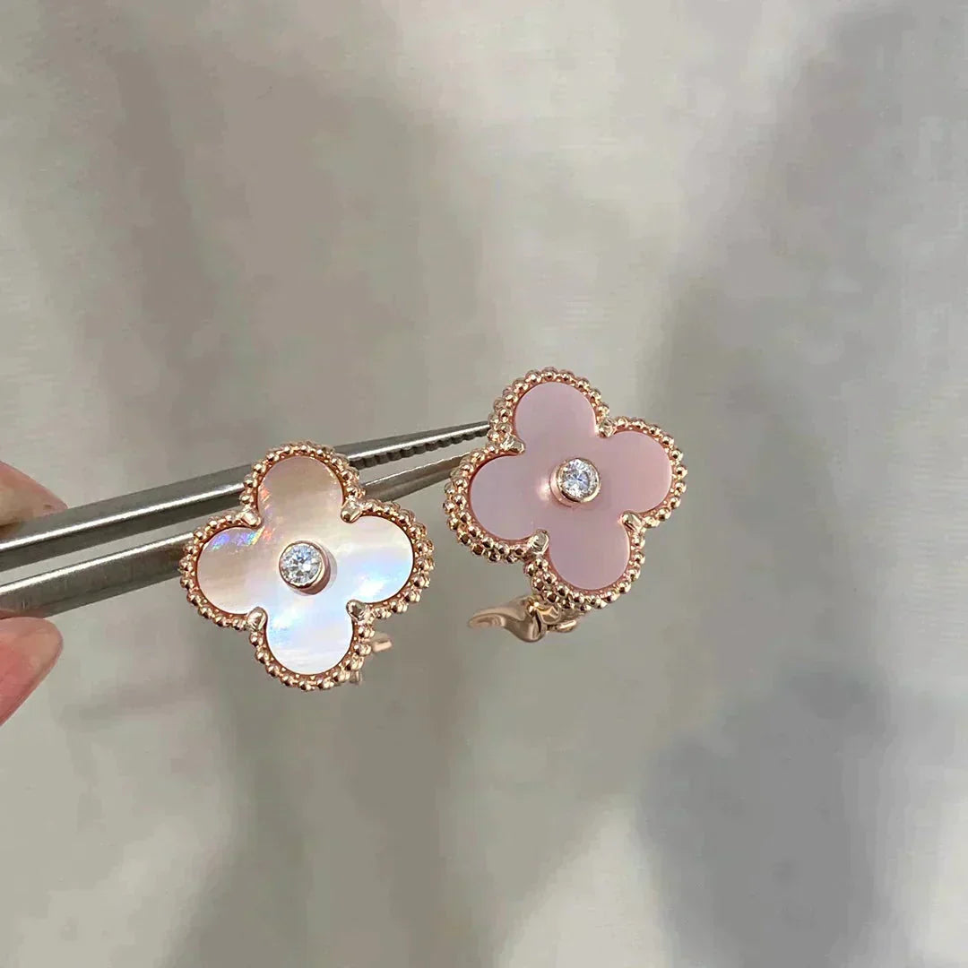 [Elitejewels]クローバー ミディアム 1 モチーフ ピンク モップ ダイヤモンド イヤリング