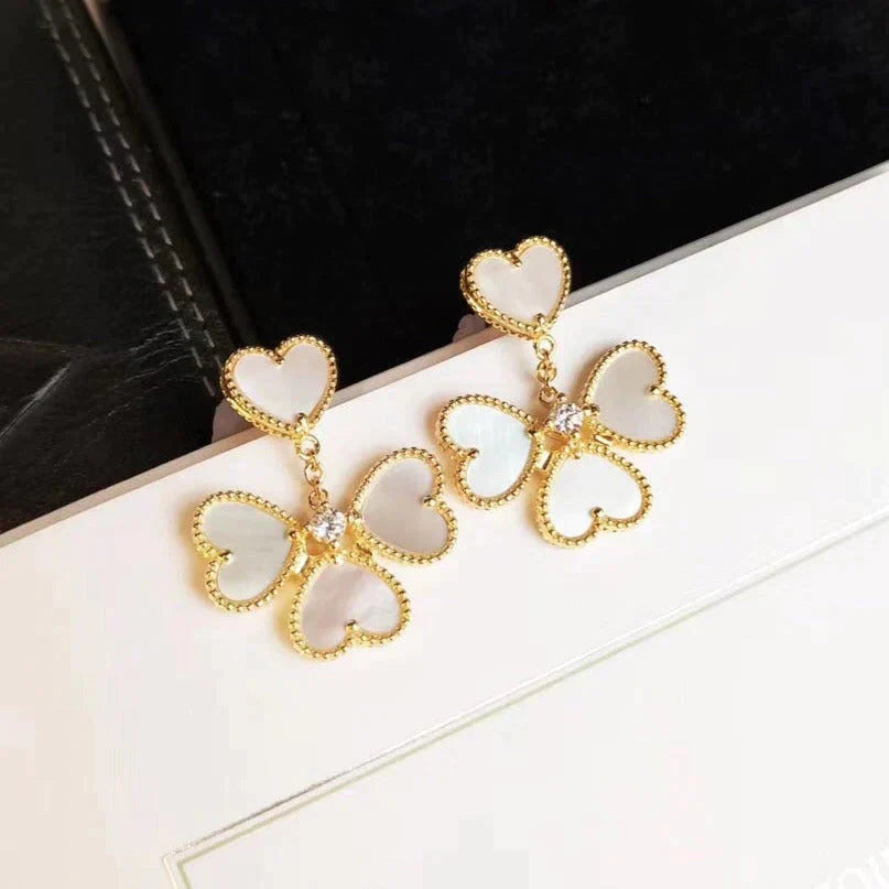 [Elitejewels]CLOVER SWEET WHITE MOP EARRINGS