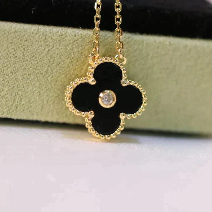 [Elitejewels]CLOVER 15MM DIAMOND ONYX NECKLACE