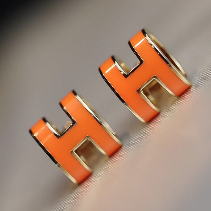 [Elitejewels]MINI POP H EARRINGS ORANGE