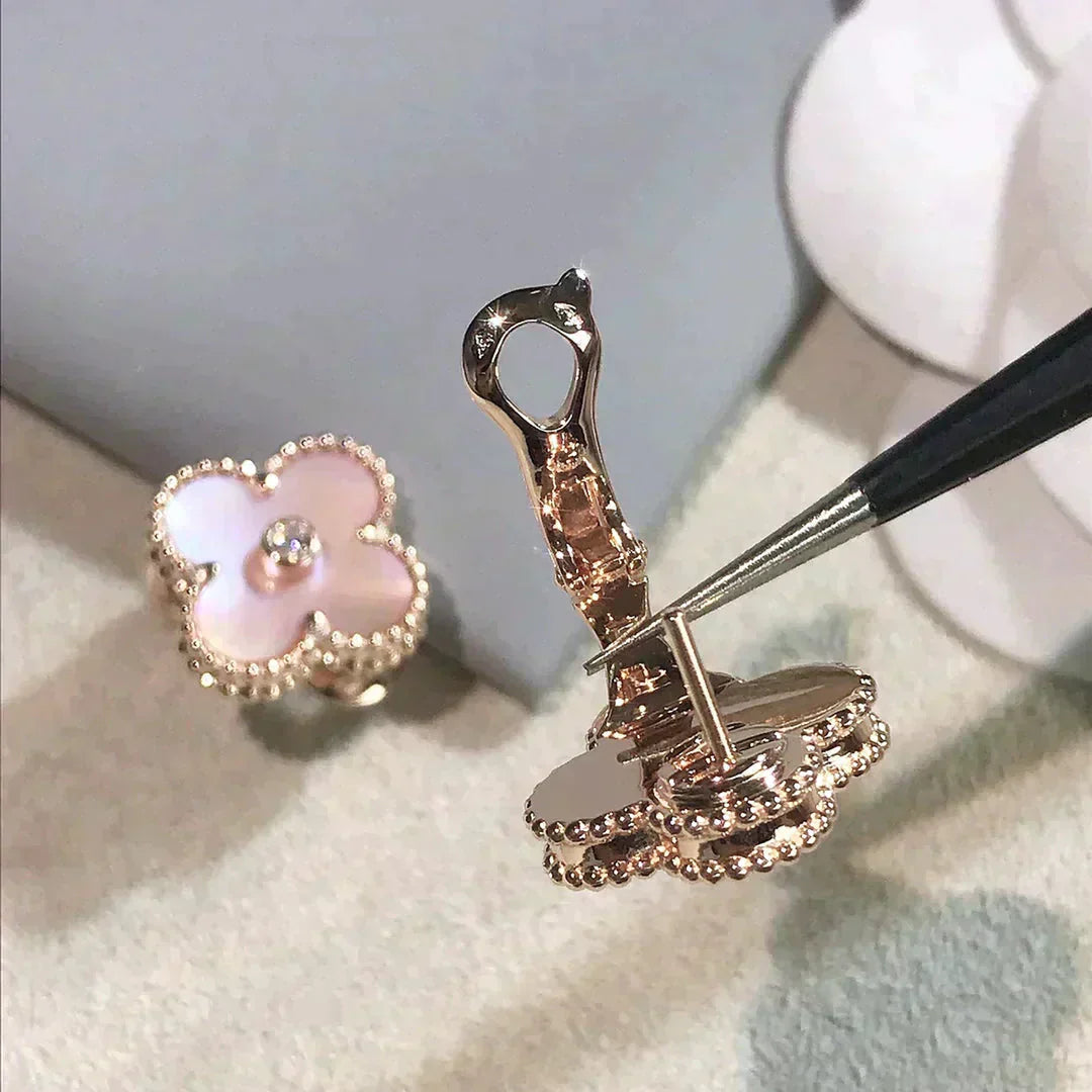 [Elitejewels]クローバー ミディアム 1 モチーフ ピンク モップ ダイヤモンド イヤリング