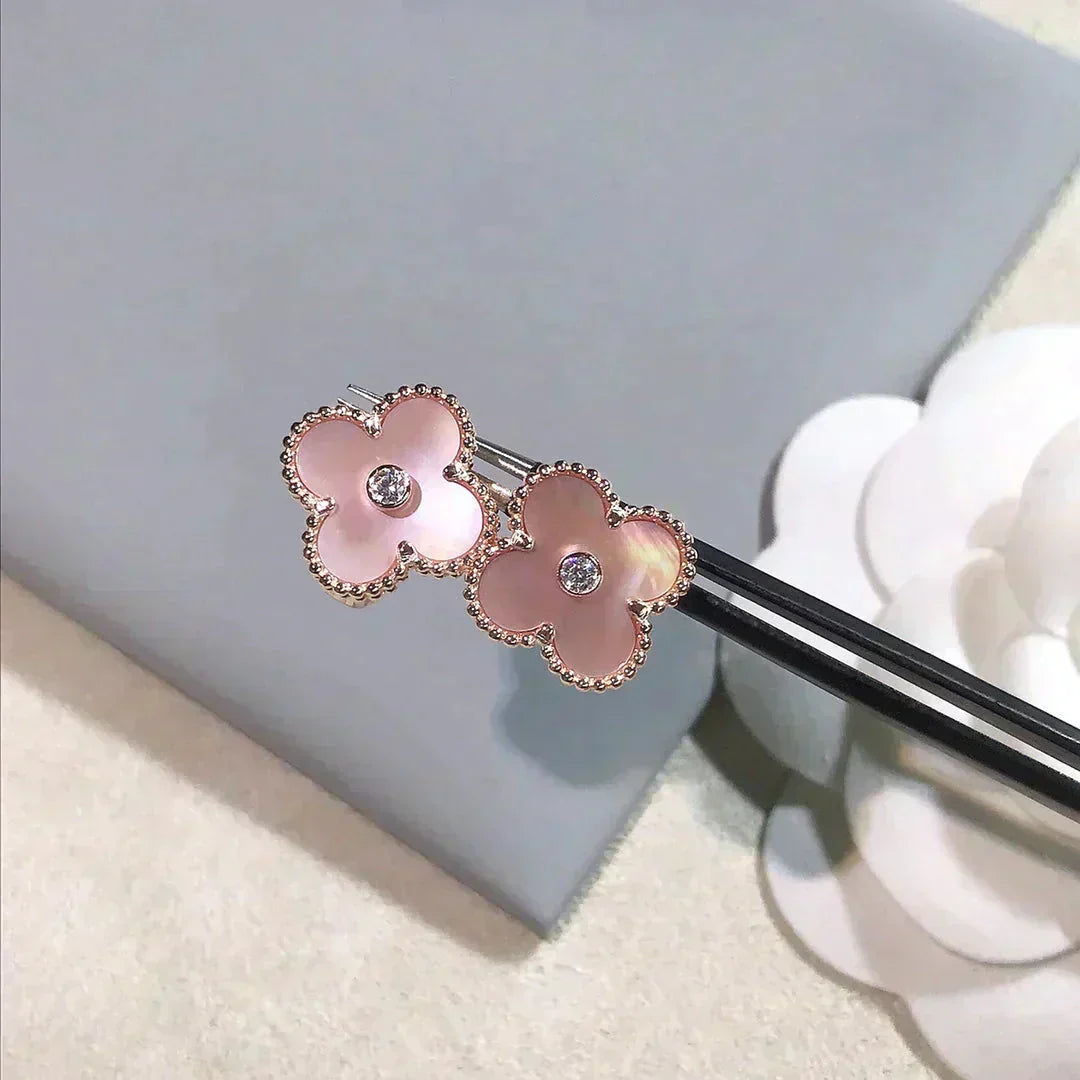 [Elitejewels]クローバー ミディアム 1 モチーフ ピンク モップ ダイヤモンド イヤリング