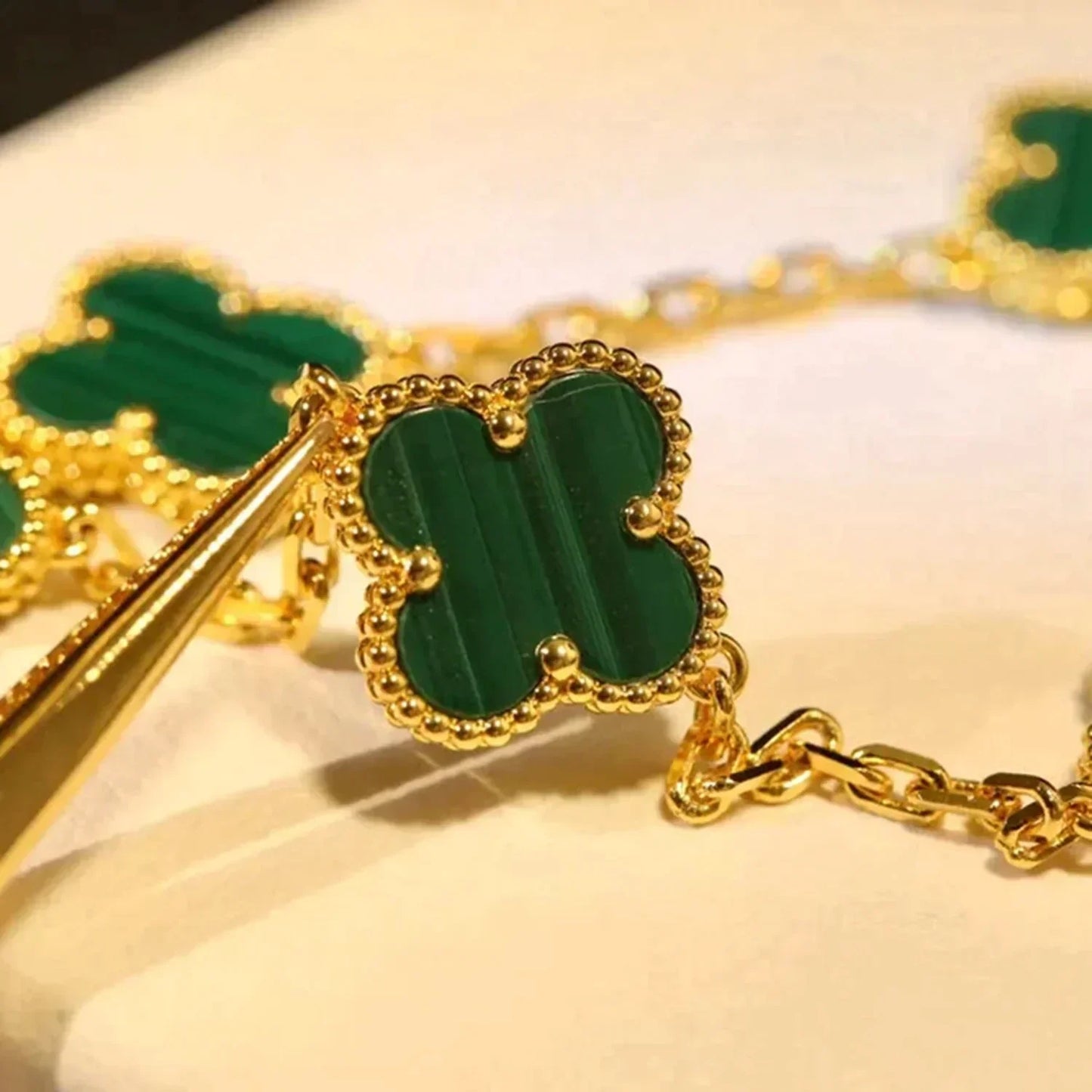 [Elitejewels]CLOVER 5 MOTIFS MALACHITE BRACELET