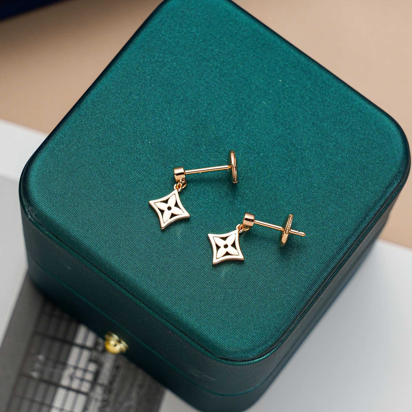 [Elitejewels]STAR EARRINGS GOLD