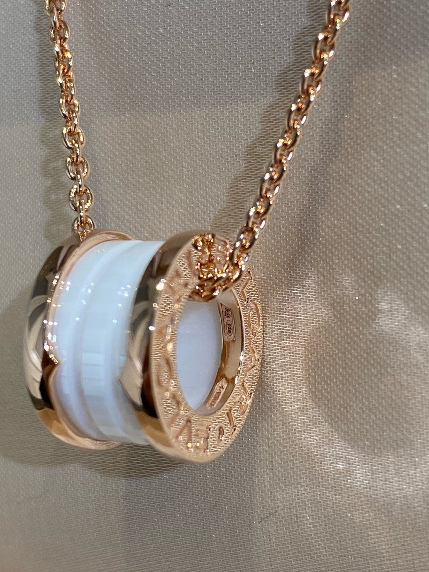 [Elitejewels]ZERO 1 WHITE CERAMIC PINK GOLD NECKLACE