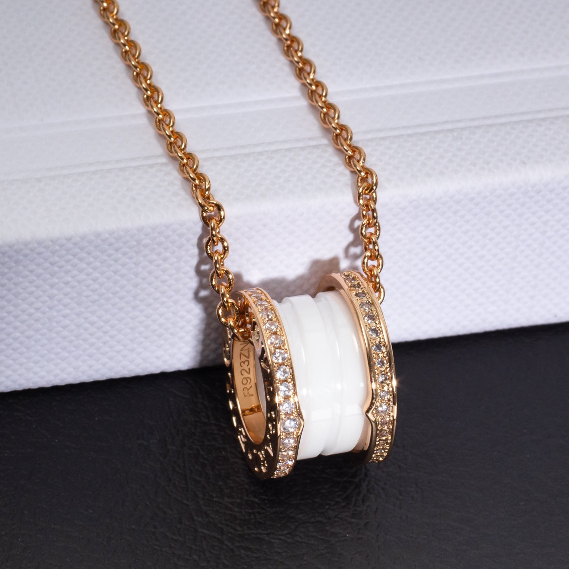 [Elitejewels]ZERO 1 WHITE CERAMIC PINK GOLD DIAMOND NECKLACE