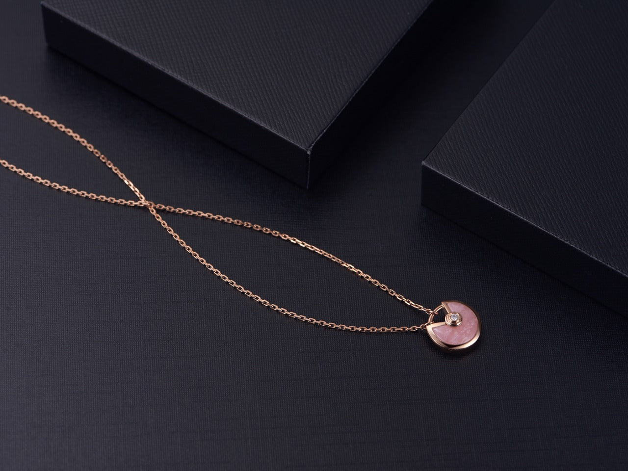 [Elitejewels]AMULETTE ROSÉGOLD ROSA MOP HALSKETTE