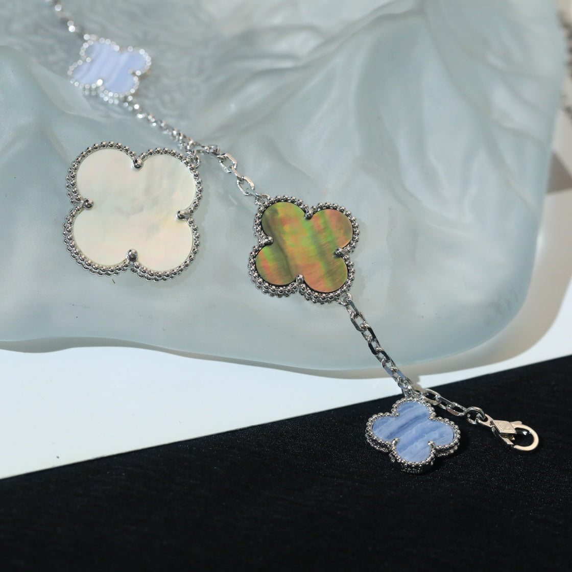 [Elitejewels]CLOVER BRACELET 5 MOTIFS MOP CHALCEDONY SILVER