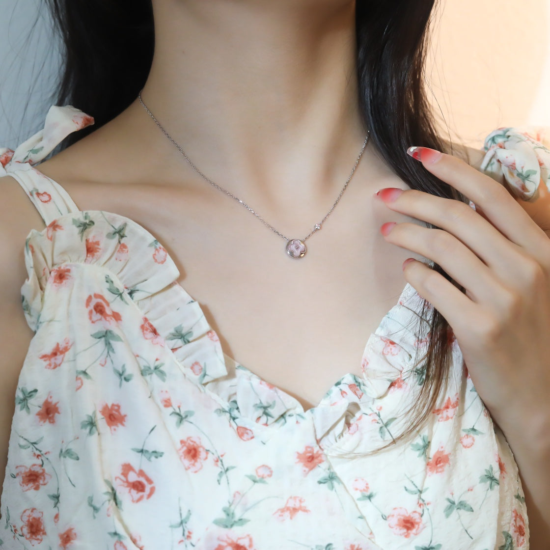 [Elitejewels]SUN PEDANT PINK GOLD 1 DIAMOND NECKLACE