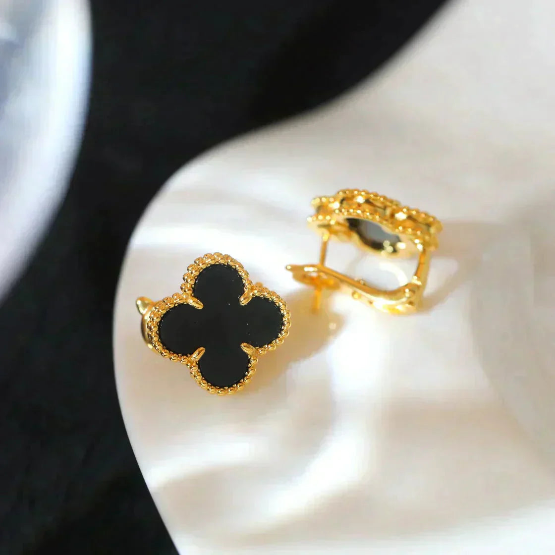 [Elitejewels]CLOVER MEDIUM 1 MOTIFS  ONYX STUD EARRINGS