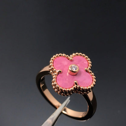 [Elitejewels] KLEEBLATT-RHODONIT-RING AUS ROSÉGOLD