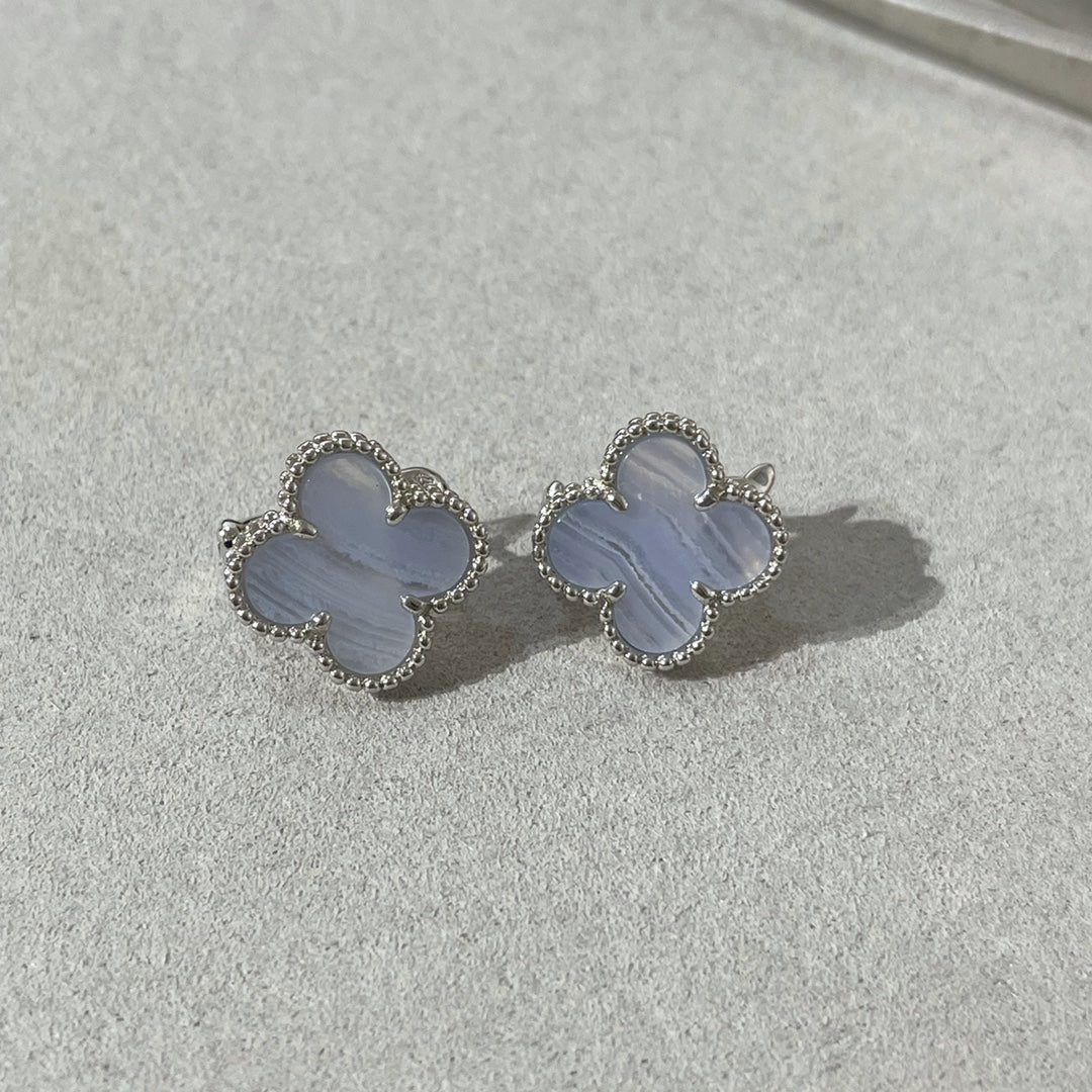 [Elitejewels]CLOVER CHALCEDONY SILVER STUD EARRINGS