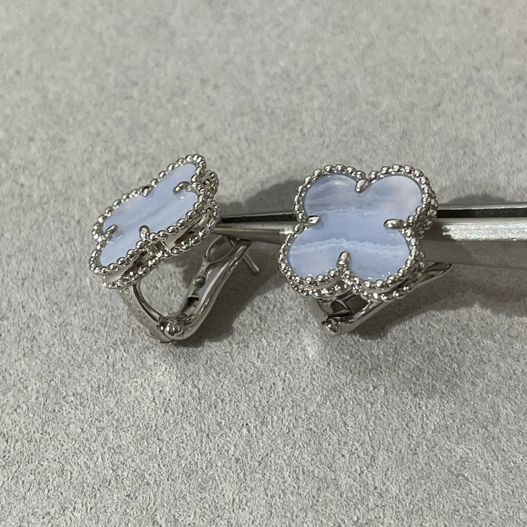 [Elitejewels]CLOVER CHALCEDONY SILVER STUD EARRINGS