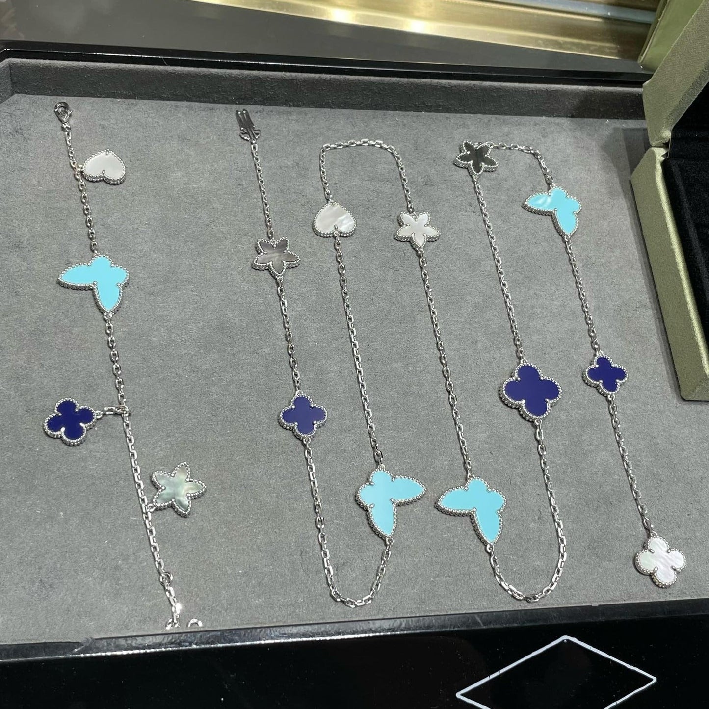 [Elitejewels]LUCKY CLOVER SILVER 11 MOTIF NECKLACE