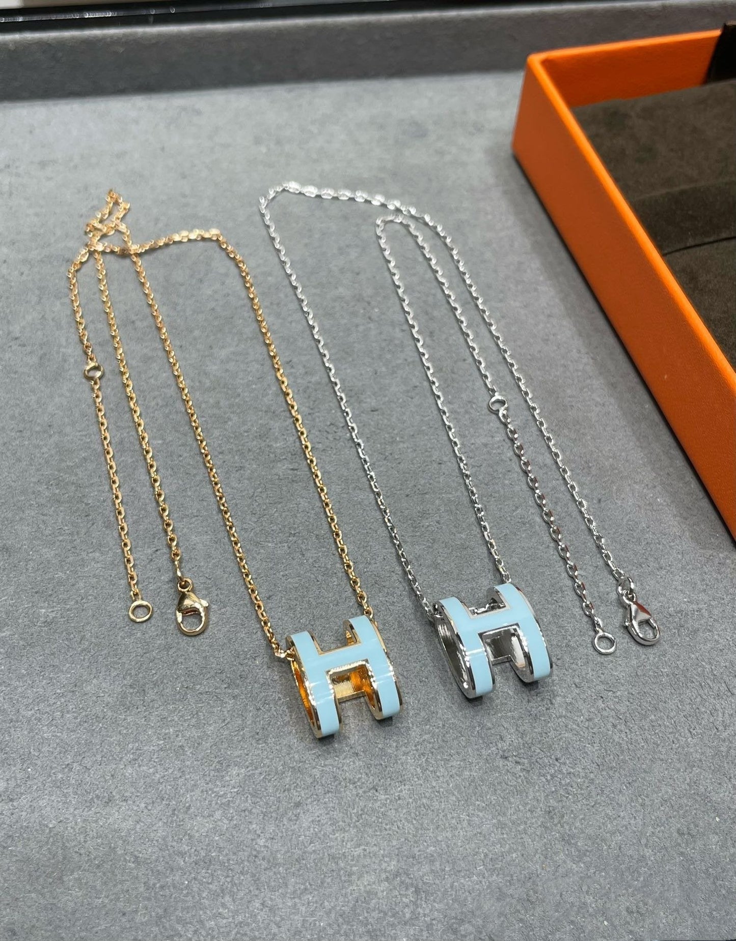 [Elitejewels]POP H スカイブルーネックレス