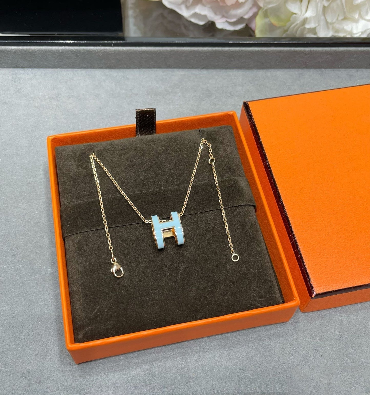 [Elitejewels]POP H SKY BLUE NECKLACE