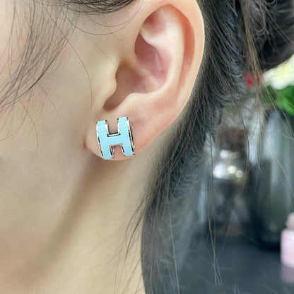 [Elitejewels]POP H SKY BLUE STUD EARRINGS