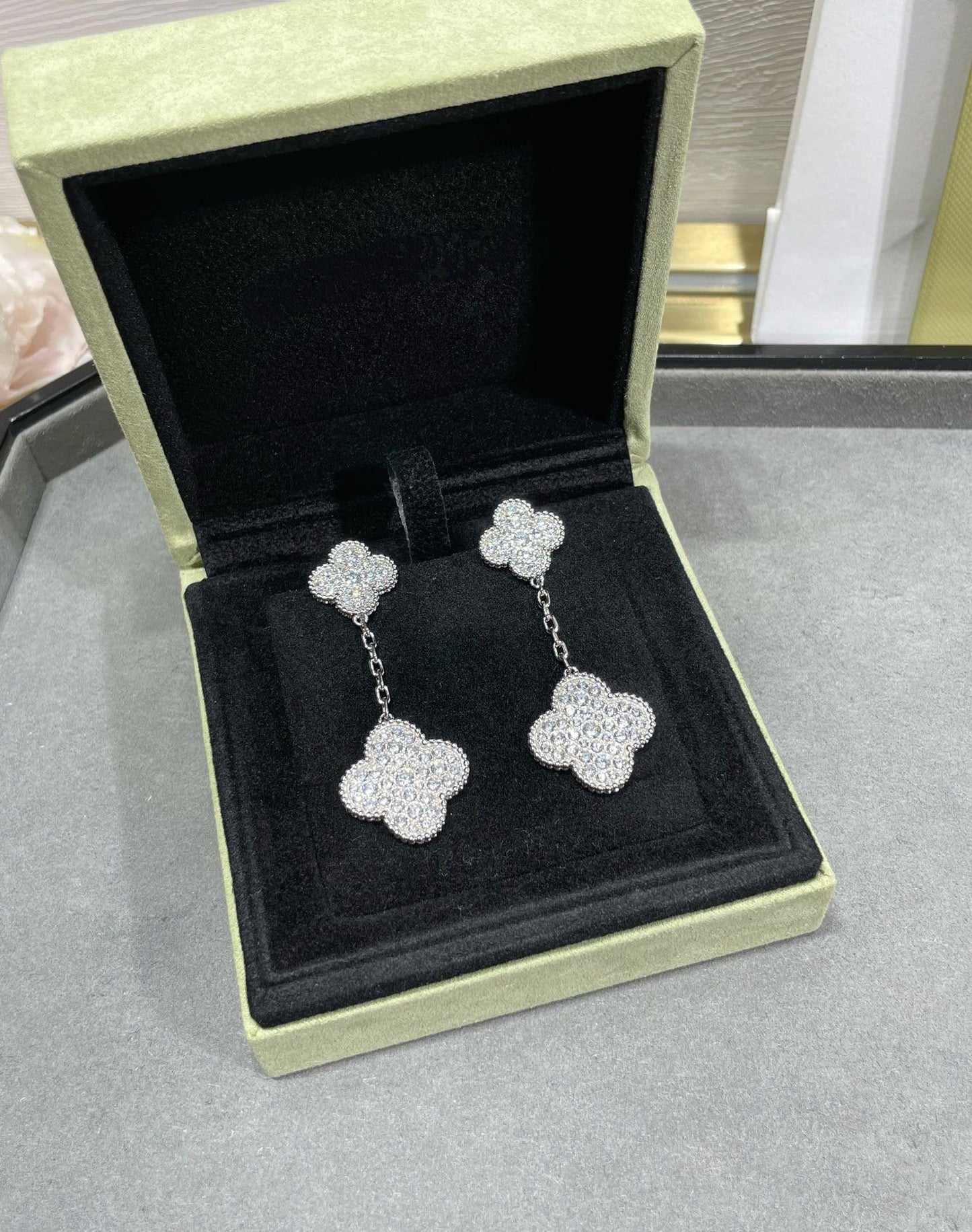 [Elitejewels]CLOVER 2 MOTIFS DIAMOND PAVED SILVER EARRINGS