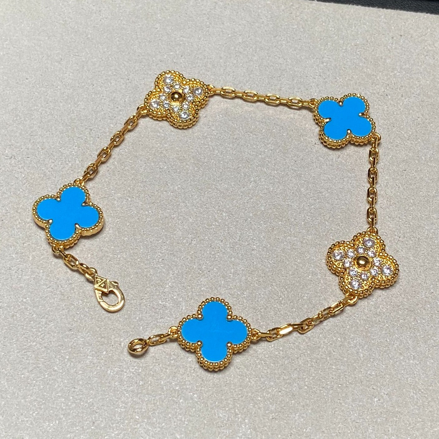 [Elitejewels]CLOVER 5 MOTIF BLUE CHALCEDONY DIAMOND GOLD BRACELET