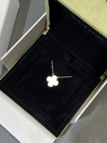 [Elitejewels]CLOVER MEDIUM SILVER WHITE MOP NECKLACE