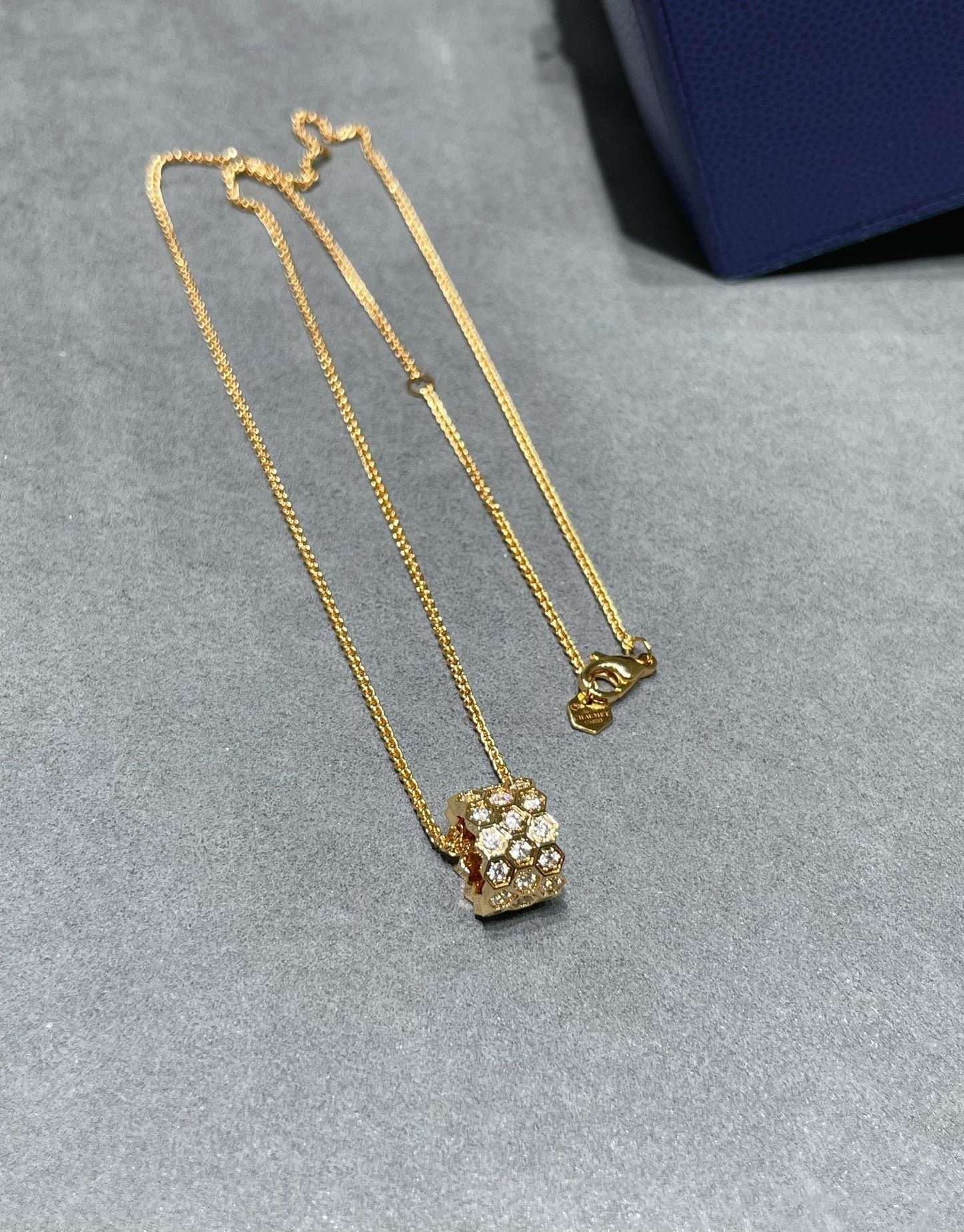 [Elitejewels]BEE LOVE ダイヤモンド パヴェ 3列ネックレス