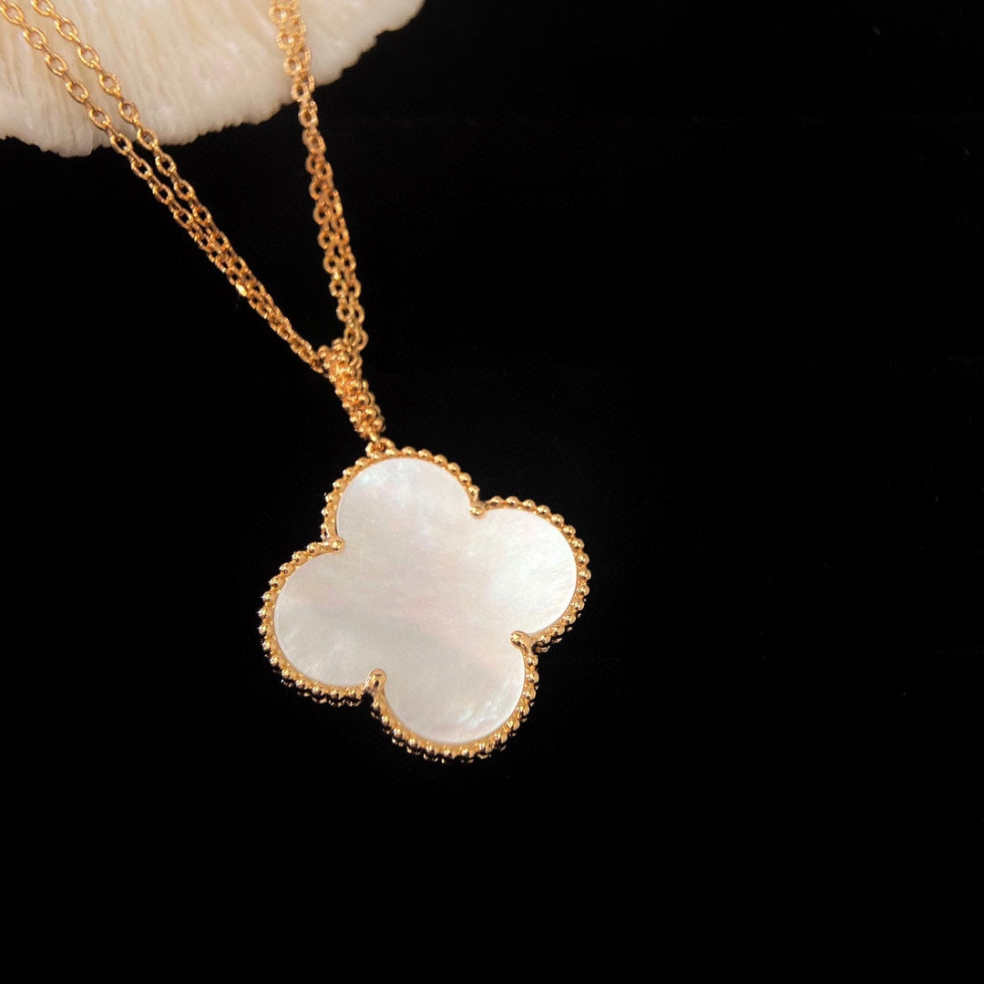 [Elitejewels]CLOVER 25MM MOP LARGE PENDANT NECKLACE