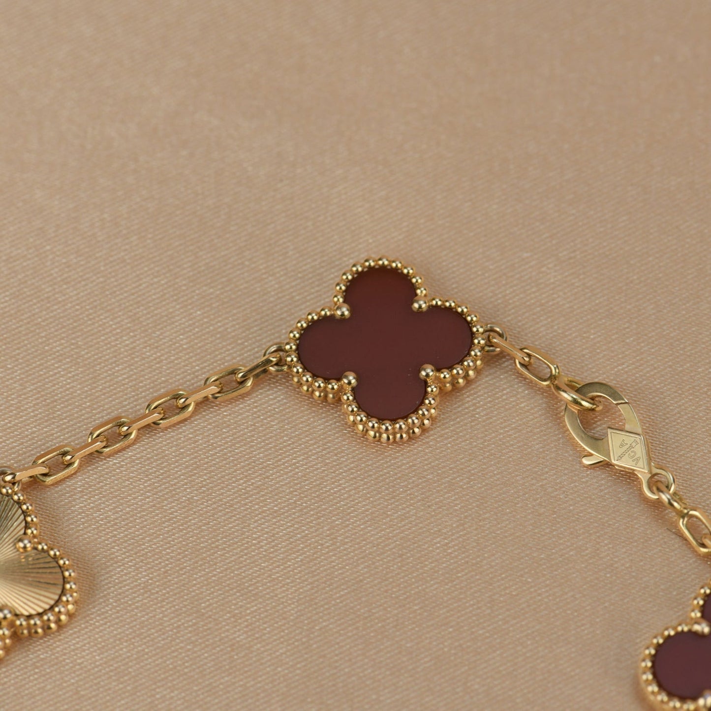 [Elitejewels]CLOVER  5 MOTIFS CARNELIAN GOLD BRACELET