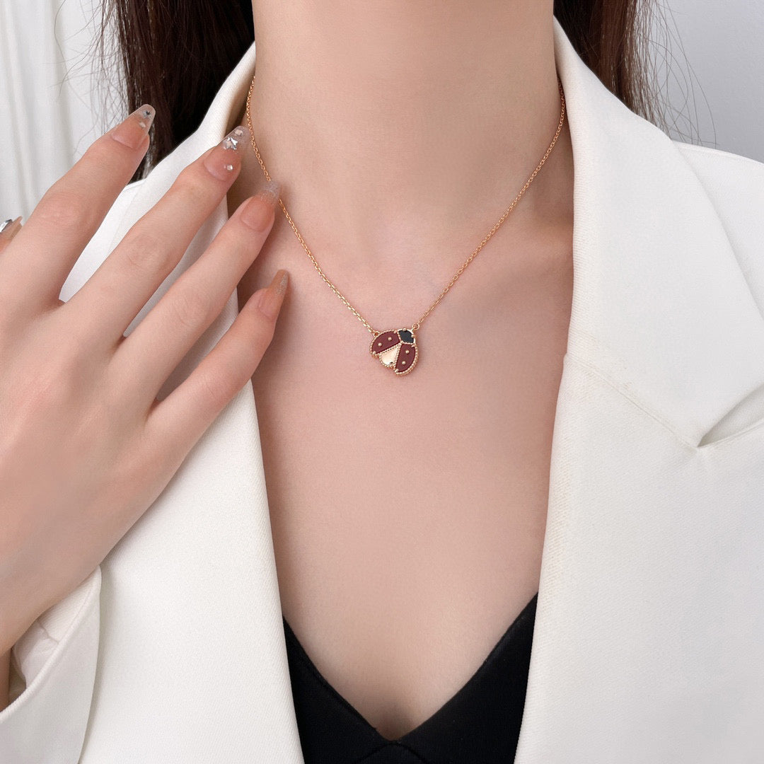 [Elitejewels]LUCKY  CARNELIANS LADYBUG NECKLACE