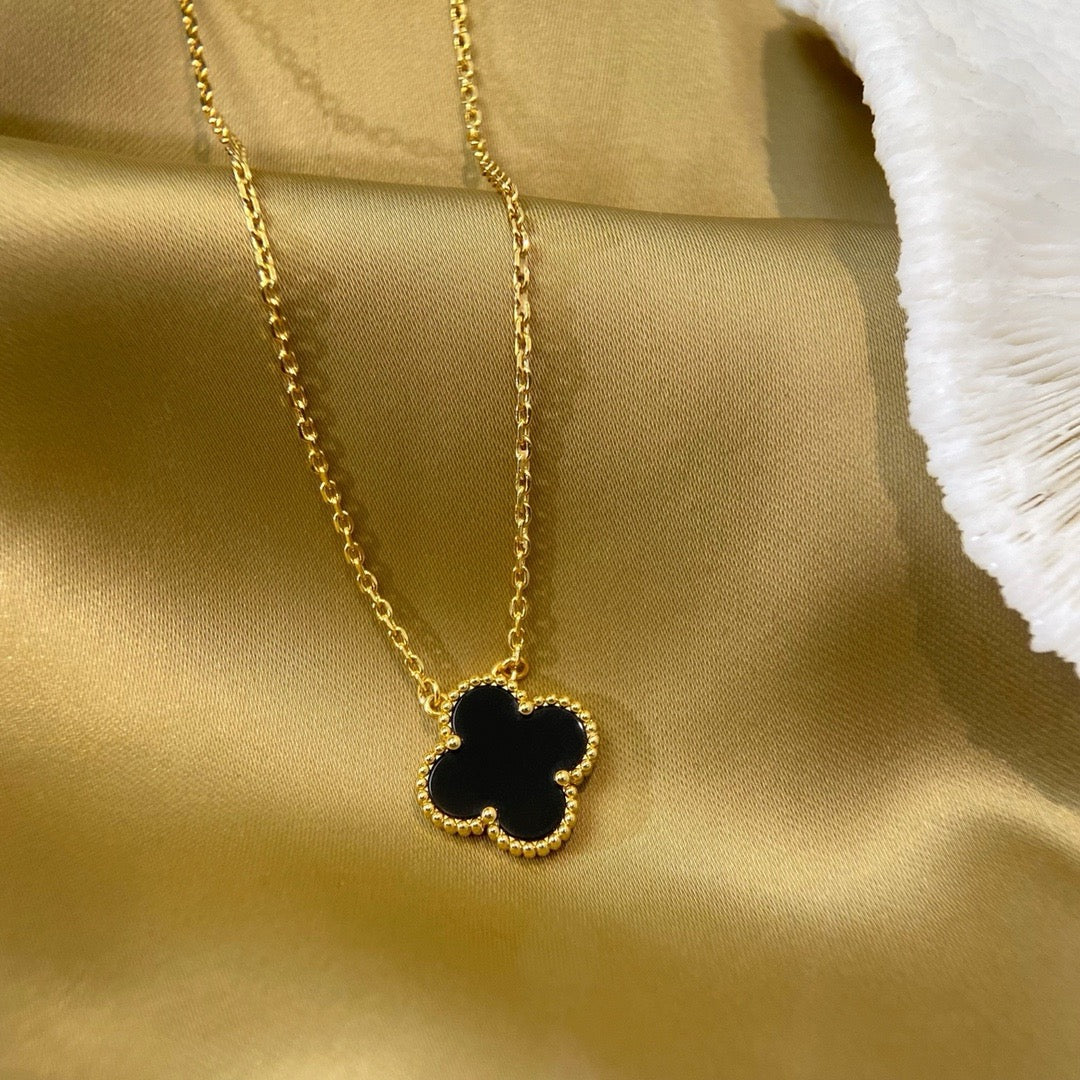 [Elitejewels]CLOVER 15MM BLACK ONYX SINGLE FLOWER NECKLACE