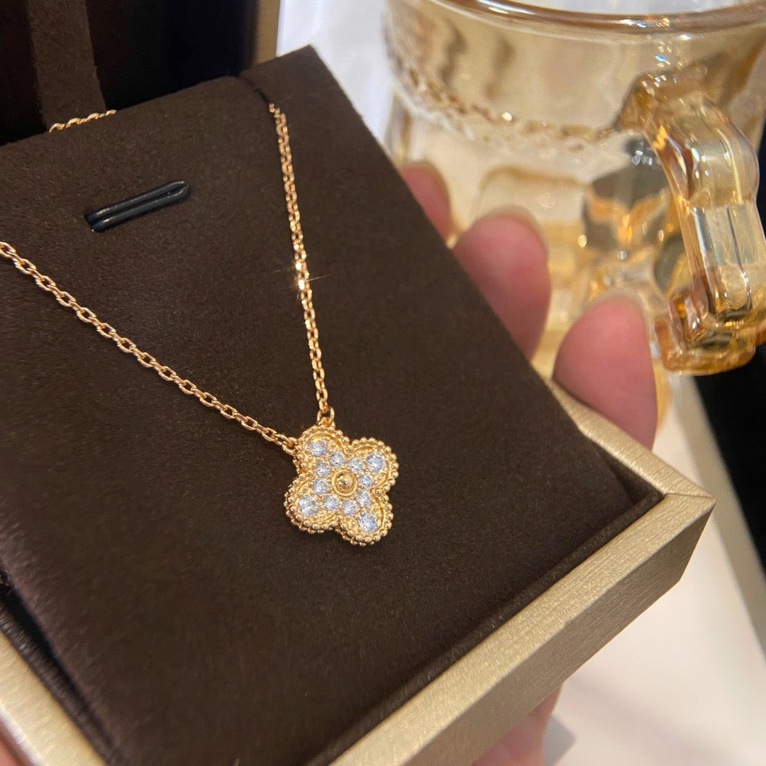 [Elitejewels]CLOVER 15MM DIAMOND SINGLE FLOWER NECKLACE