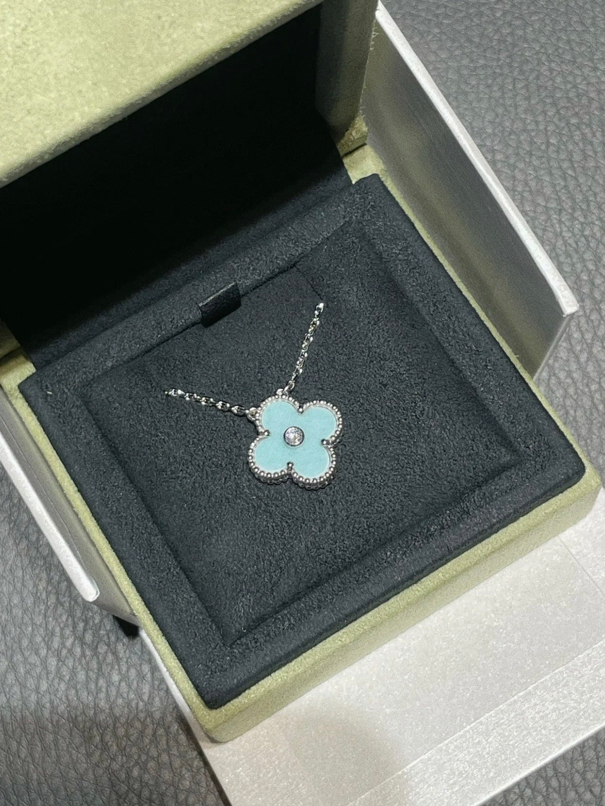 [Elitejewels]CLOVER 1 DIAMOND LIGHT BLUE SILVER NECKLACE