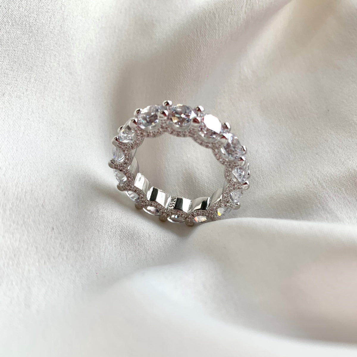 [Elitejewels]Gorgeous Round Cut Tennis Ring