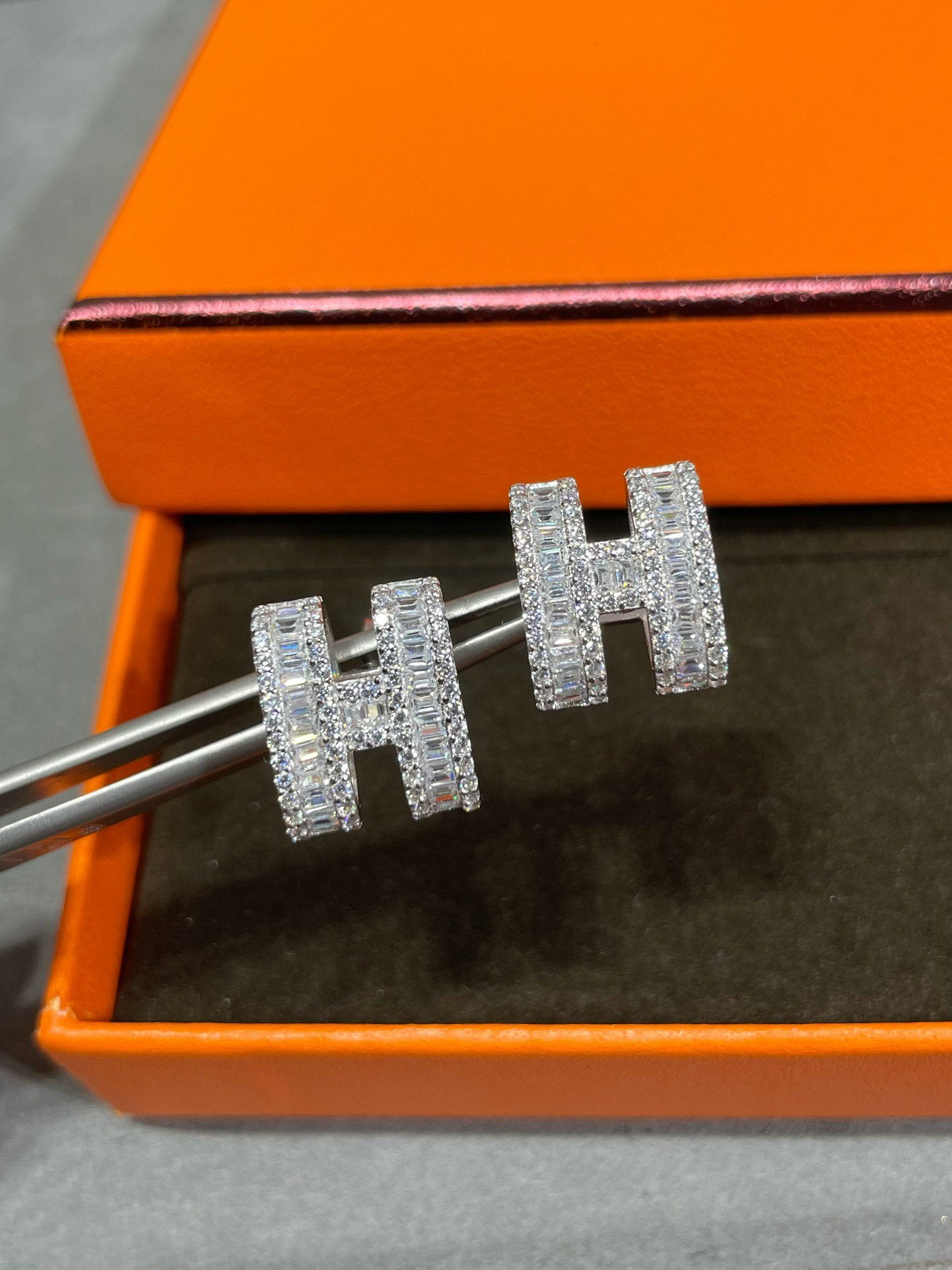 [Elitejewels]H OHRSTECKER MIT SILBERNEN DIAMANTEN