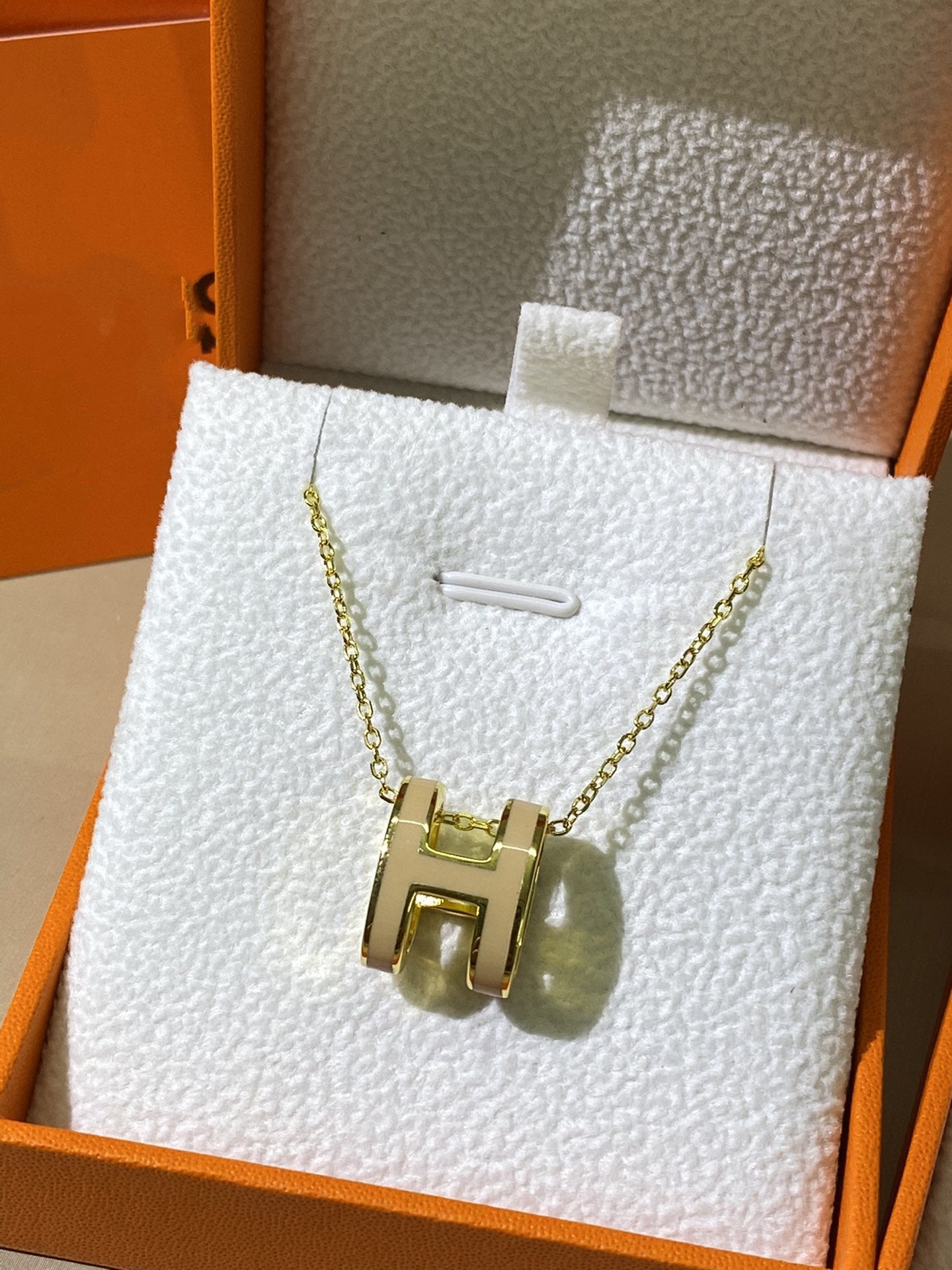 [Elitejewels]HM CLIC YELLOW ENAMEL GOLD NECKLACE