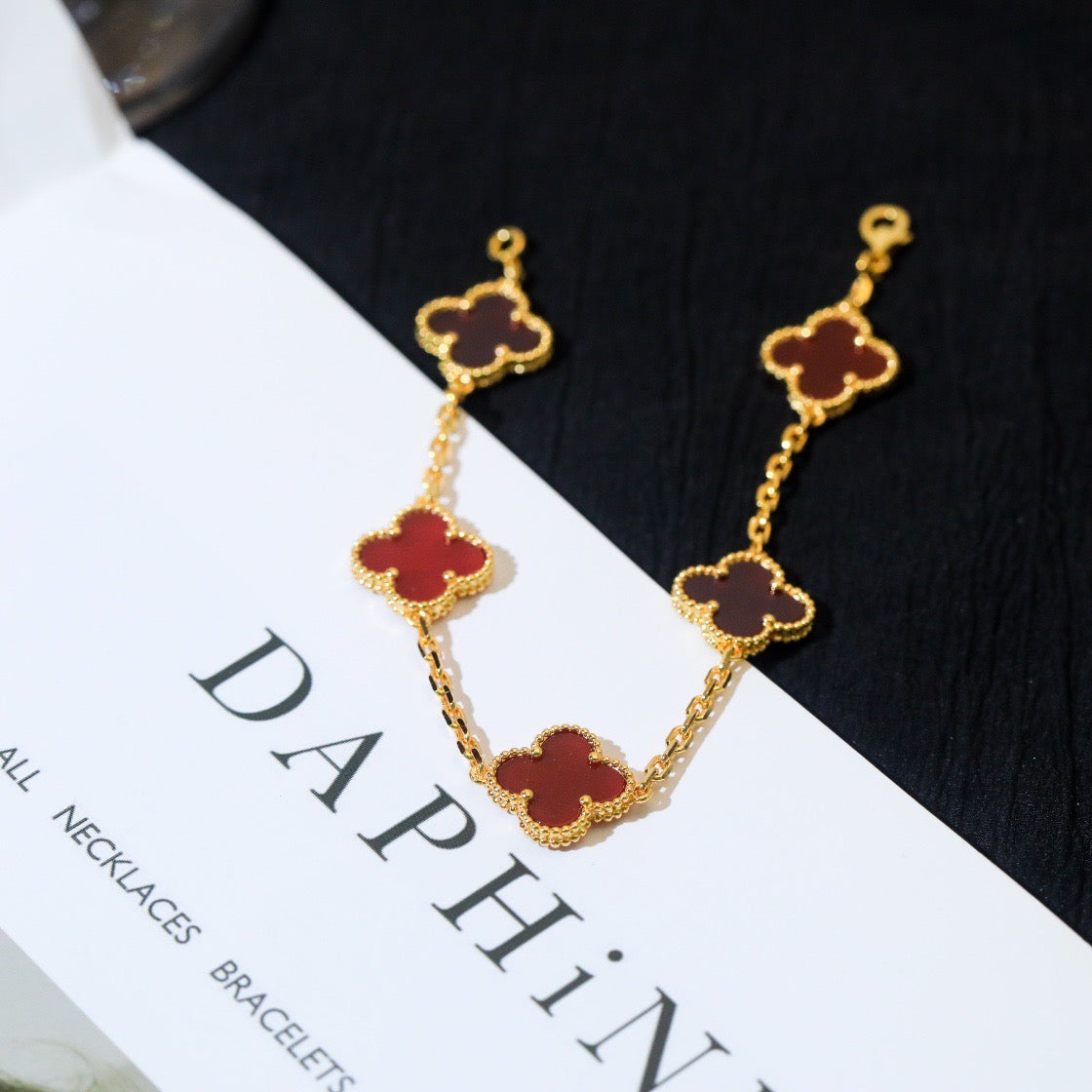 [Elitejewels]CLOVER 5 MOTIFS RED AGATE  BRACELET