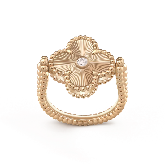 [Elitejewels] RING AUS ROSÉGOLD MIT KLEEBLATT