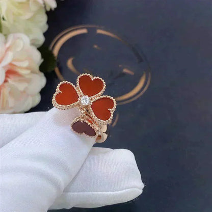 [Elitejewels] RING AUS KARNEOL MIT KLEEBLATT